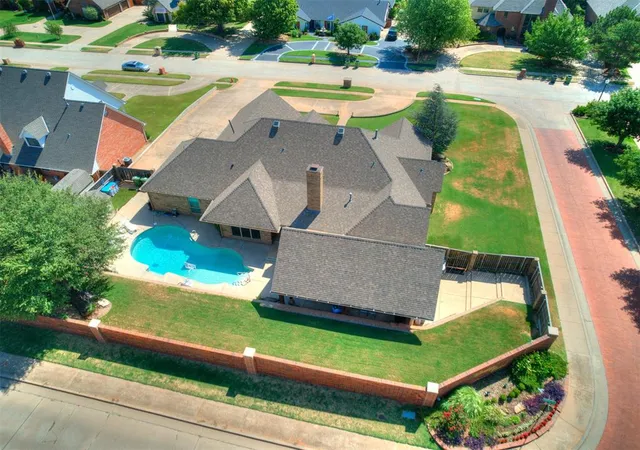 3rd image of 1429 Spring Crk Dr, Yukon, OK 73099 | MLS# 1244700