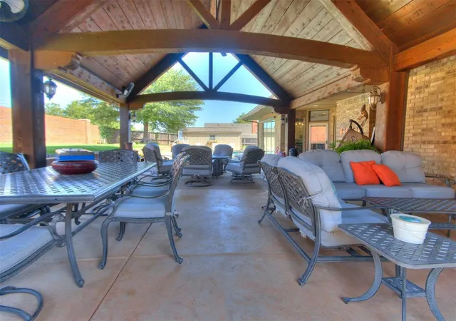 Photo 3 of Single family home for sale at 1429 Spring Crk Dr, Yukon, OK 73099 | MLS# 1244700 | Listing updated on 2026-09-21