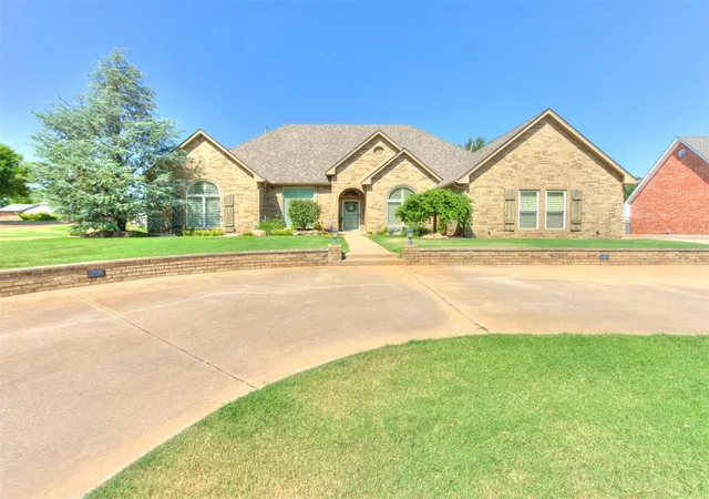 4th image of 1429 Spring Crk Dr, Yukon, OK 73099 | MLS# 1244700