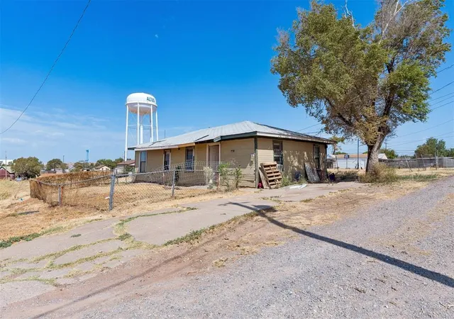 Photo 2 of Single family home for sale at 417 W C St, Altus, OK 73521 | MLS# 1244703 | Listing updated on 2026-08-18
