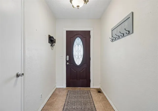 Photo 4 of Single family home for sale at 1802 Barb Dr, Norman, OK 73071 | MLS# 1244735 | Listing updated on 2026-08-23