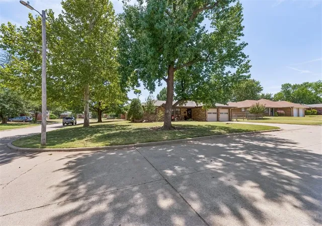 Photo 2 of Sale Pending at 1900 Barryton Rd, Oklahoma City, OK 73120 | MLS# 1244738 | Listing updated on 2026-08-31