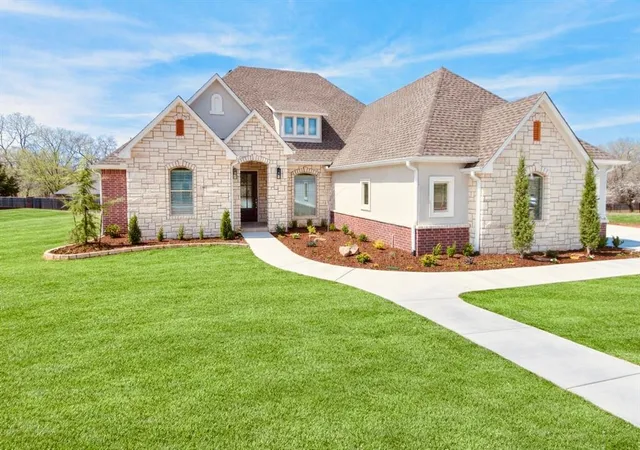 1st image of 2915 Ridgecrest Dr, Purcell, OK 73080 | MLS# 1244756