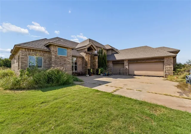 2nd image of 20897 Highlander Ridge Dr, Edmond, OK 73012 | MLS# 1244777