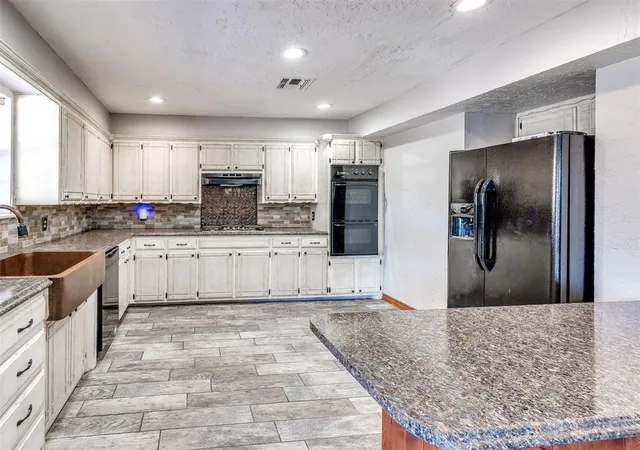 4th image of 245 E Riddle Rd, Chickasha, OK 73018 | MLS# 1244785