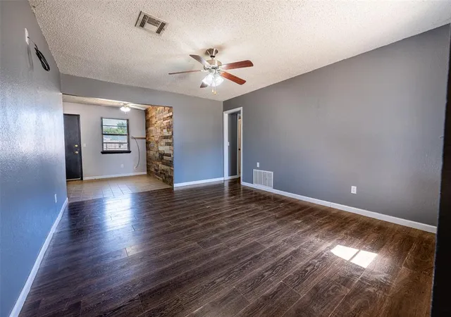 Photo 3 of Single family home for sale at 304 Jarman Cir, Mc Loud, OK 74851 | MLS# 1244791 | Listing updated on 2026-09-29