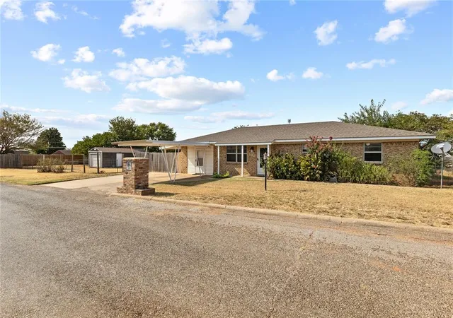 Photo 2 of Sale Pending at 120 Ridgeline Dr, Weatherford, OK 73096 | MLS# 1244793 | Listing updated on 2026-09-16