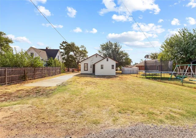 26th image of 322 S 13th St, Clinton, OK 73601 | MLS# 1244795
