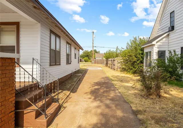 4th image of 322 S 13Th St, Clinton, OK 73601 | MLS# 1244795