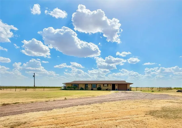 Photo 2 of Single family home for sale at 20886 E County Rd 1642, Altus, OK 73521 | MLS# 1244807 | Listing updated on 2026-08-17