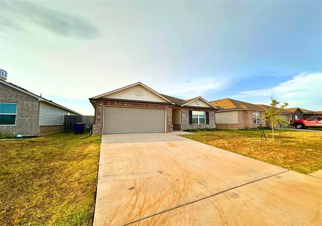 Photo 3 of Single family home for sale at 2000 Meek Cutoff Dr, El Reno, OK 73036 | MLS# 1244850 | Listing updated on 2026-08-18