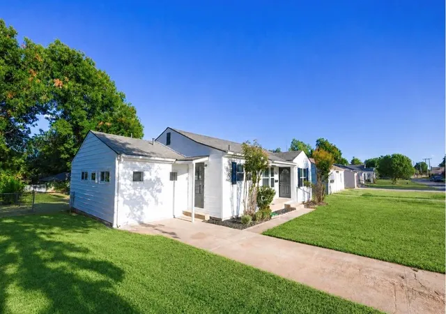 2nd image of 214 N 17th St, Chickasha, OK 73018 | MLS# 1244851