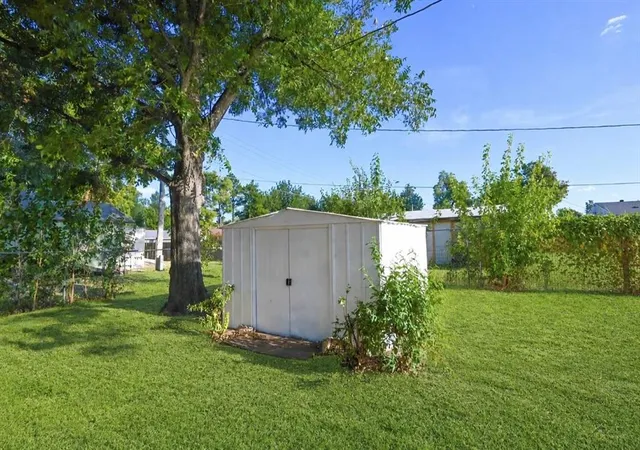 22nd image of 214 N 17th St, Chickasha, OK 73018 | MLS# 1244851