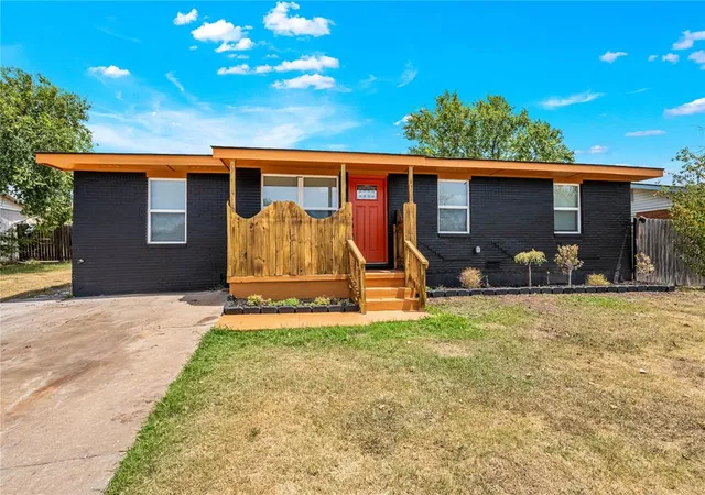 2nd image of 2303 Nw 47th St, Lawton, OK 73505 | MLS# 1244856