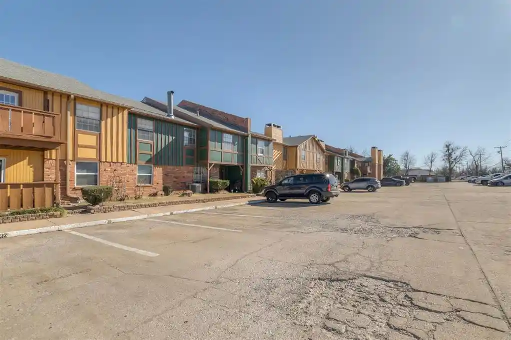 Listing Photo 38 - Condo for sale in 2620 N Ann Arbor Ave located at 2620 N Ann Arbor Ave, Oklahoma, OK 73127 - Unit #112