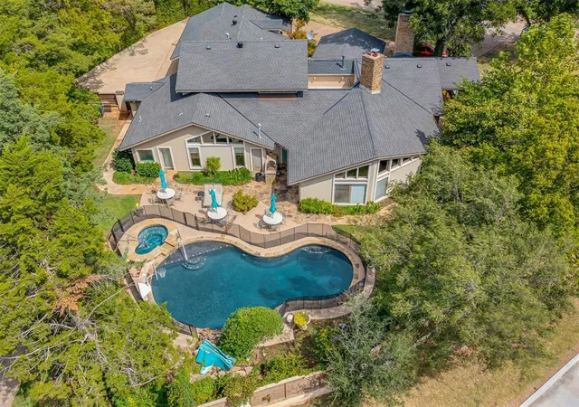 Photo 1 of Single family home for sale at 1600 Guilford Ln, Nichols Hills, OK 73120 | MLS# 1244879 | Listing updated on 2026-09-04