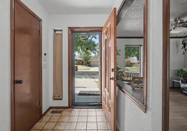 Photo 4 of Sale Pending at 6117 W Gun Hill Wy, Oklahoma City, OK 73132 | MLS# 1244881 | Listing updated on 2026-09-23