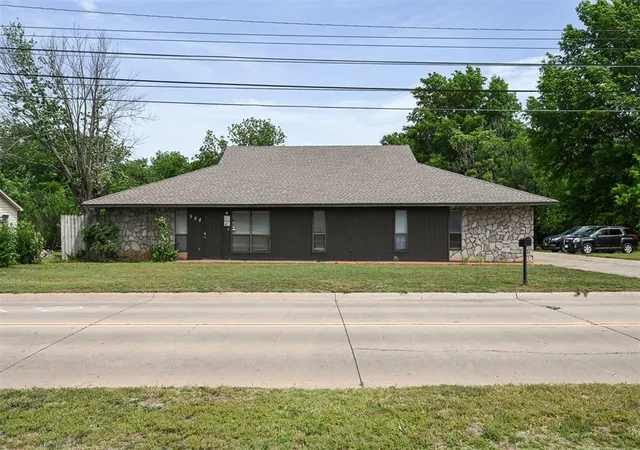2nd image of 908 E 12th Ave, Stillwater, OK 74074 | MLS# 1244906