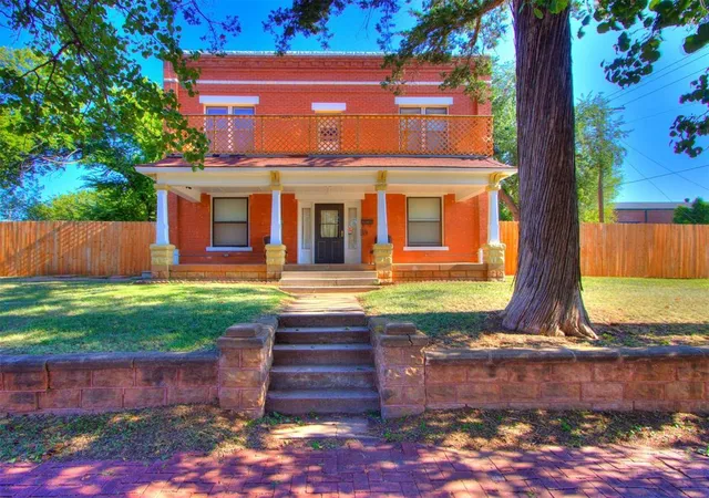 1st image of 316 W Vilas Ave, Guthrie, OK 73044 | MLS# 1244907