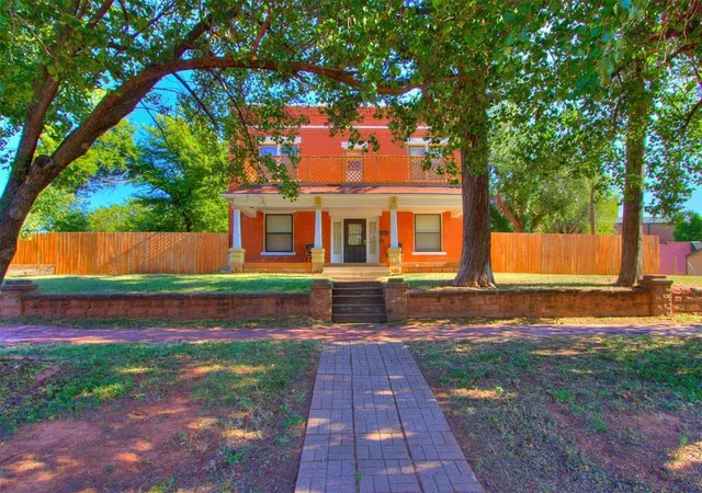 2nd image of 316 W Vilas Ave, Guthrie, OK 73044 | MLS# 1244907