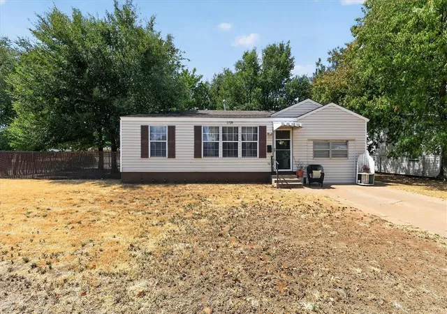 Photo 1 of Single family home for sale at 1728 S 20th Street, Chickasha, OK 73018 | MLS# 1244910 | Listing updated on 2026-09-16