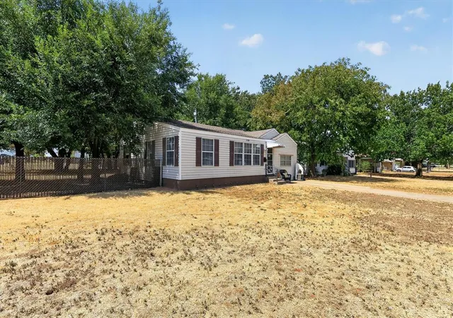 Photo 2 of Single family home for sale at 1728 S 20th Street, Chickasha, OK 73018 | MLS# 1244910 | Listing updated on 2026-09-16