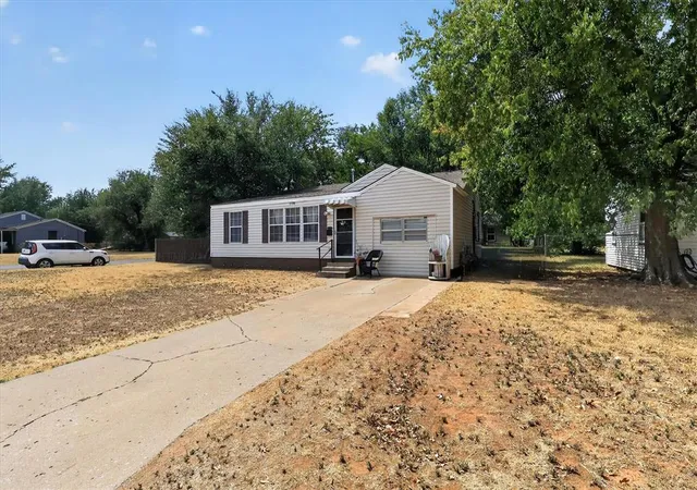 Photo 3 of Single family home for sale at 1728 S 20th Street, Chickasha, OK 73018 | MLS# 1244910 | Listing updated on 2026-09-16