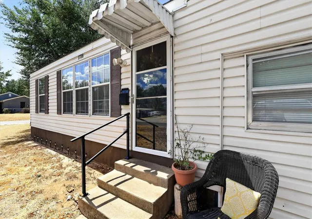 Photo 4 of Single family home for sale at 1728 S 20th Street, Chickasha, OK 73018 | MLS# 1244910 | Listing updated on 2026-10-06
