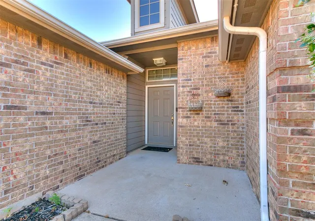 Photo 2 of Single family home for sale at 2404 Vintage Park Ln, Yukon, OK 73099 | MLS# 1244932 | Listing updated on 2026-09-20