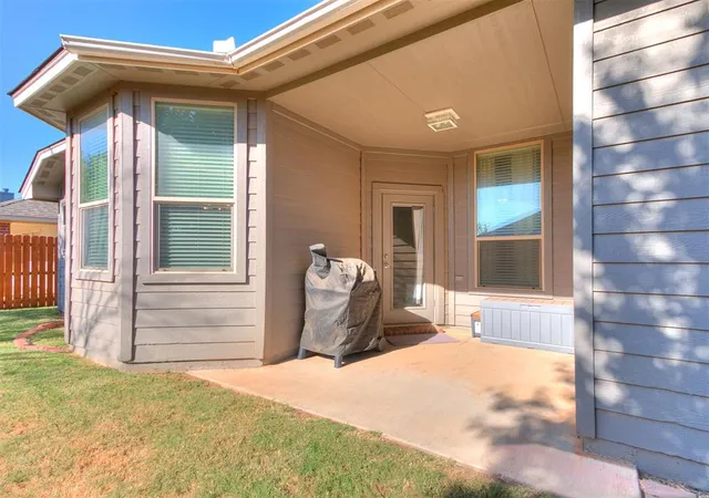 Photo 3 of Single family home for sale at 2404 Vintage Park Ln, Yukon, OK 73099 | MLS# 1244932 | Listing updated on 2026-10-03
