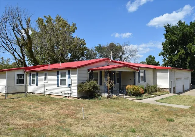 2nd image of 428599 Texanna Rd, Porum, OK 74455 | MLS# 1244936