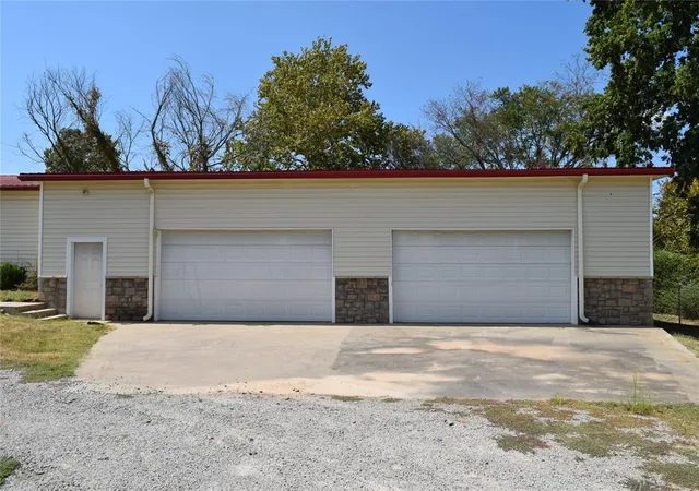 3rd image of 428599 Texanna Rd, Porum, OK 74455 | MLS# 1244936