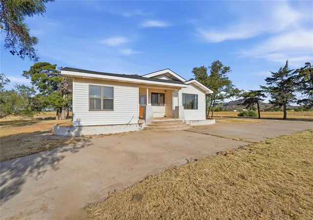 1st image of 725 W Broadway St, Mountain Park, OK 73552 | MLS# 1244957