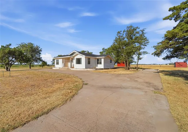 Photo 3 of Single family home for sale at 725 W Broadway St, Mountain Park, OK 73552 | MLS# 1244957 | Listing updated on 2026-09-16