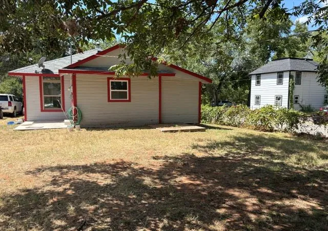 Photo 4 of Single family home for sale at 125 N Fowler St, Meeker, OK 74855 | MLS# 1244958 | Listing updated on 2026-08-22