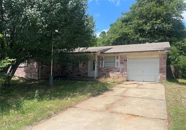 Photo 2 of Sale Pending at 1517 N Christine Dr, Oklahoma City, OK 73130 | MLS# 1244968 | Listing updated on 2026-09-27