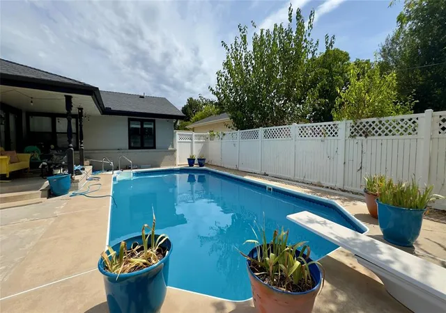 2nd image of 2136 Erin Pl, Oklahoma City, OK 73120 | MLS# 1244989