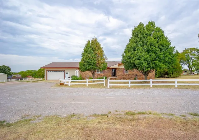 Photo 1 of Single family home for sale at 11549 State Hwy 76, Lindsay, OK 73052 | MLS# 1244997 | Listing updated on 2026-09-22