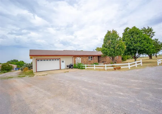 Photo 2 of Single family home for sale at 11549 State Hwy 76, Lindsay, OK 73052 | MLS# 1244997 | Listing updated on 2026-09-22