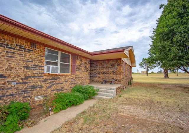Photo 3 of Single family home for sale at 11549 State Hwy 76, Lindsay, OK 73052 | MLS# 1244997 | Listing updated on 2026-09-22
