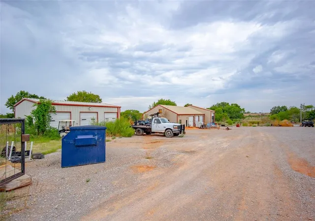 Photo 3 of Single family home for sale at 11549 State Hwy 76, Lindsay, OK 73052 | MLS# 1244997 | Listing updated on 2026-09-22