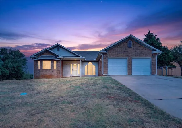 1st image of 1802 E University Ave, Guthrie, OK 73044 | MLS# 1245007