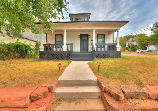 1st image of 524 E Harrison Ave, Guthrie, OK 73044 | MLS# 1245031