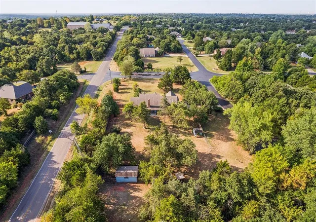 35th image of 4275 Cedar Creek Dr, Edmond, OK 73034 | MLS# 1245035