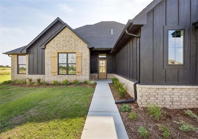 2nd image of 9560 Regado Ct, Guthrie, OK 73044 | MLS# 1245042