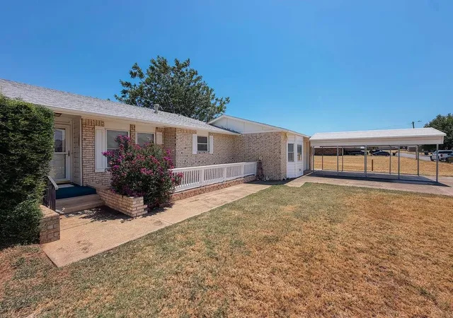 1st image of 705 N Stanley St, Hinton, OK 73047 | MLS# 1245045