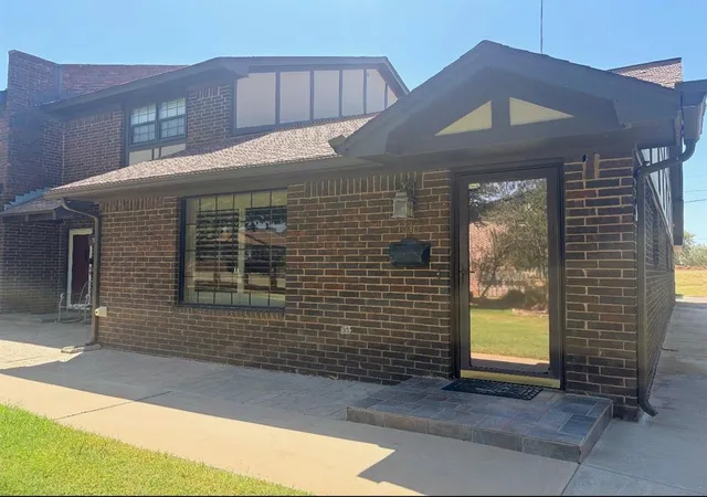 Photo 1 of Townhouse for sale at 1315 Canterbury Blvd, Altus, OK 73521 | MLS# 1245058 | Listing updated on 2026-08-18