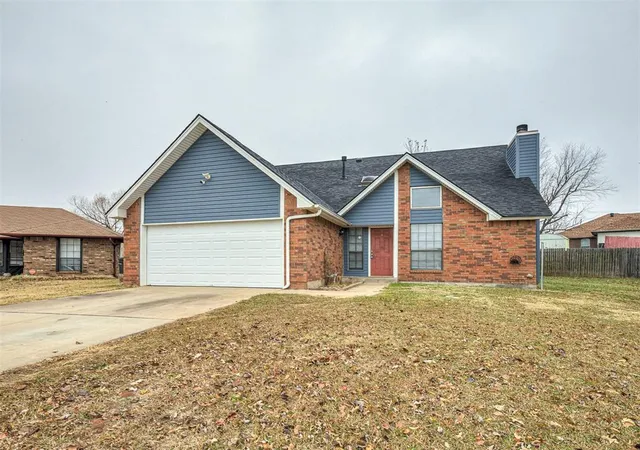 2nd image of 2101 Ne 11th St, Moore, OK 73160 | MLS# 1245063