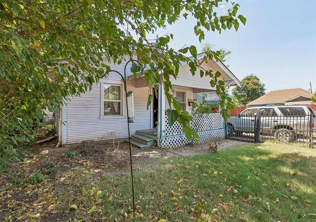 Photo 2 of Single family home for sale at 230 Se 41st Street, Oklahoma City, OK 73129 | MLS# 1245073 | Listing updated on 2026-08-27