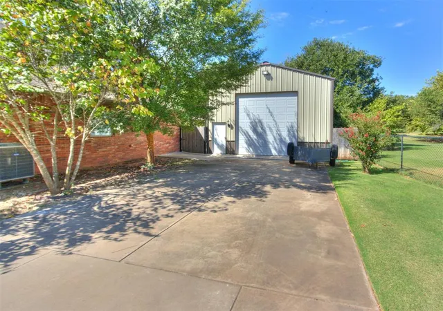 Photo 3 of Sale Pending at 14219 Shady Tree Dr, Edmond, OK 73034 | MLS# 1245104 | Listing updated on 2026-10-19